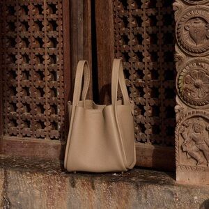 Medium Song Bag in Taupe